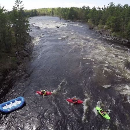Wilderness Tours Rafting Resort Foresters Falls Екстериор снимка